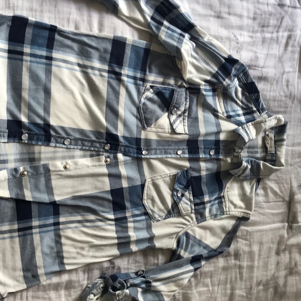 Blue place button up